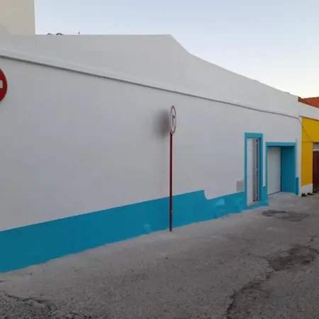 Casa de Férias Rare - House With Private Garage - Historic Center - 500 M - Max 6 People Peniche
