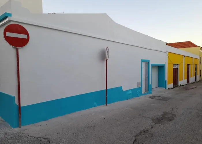 Semesterbostad Rare - House With Private Garage - Historic Center - 500 M - Max 6 People Peniche