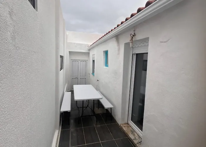 Semesterbostad Rare - House With Private Garage - Historic Center - 500 M - Max 6 People Peniche